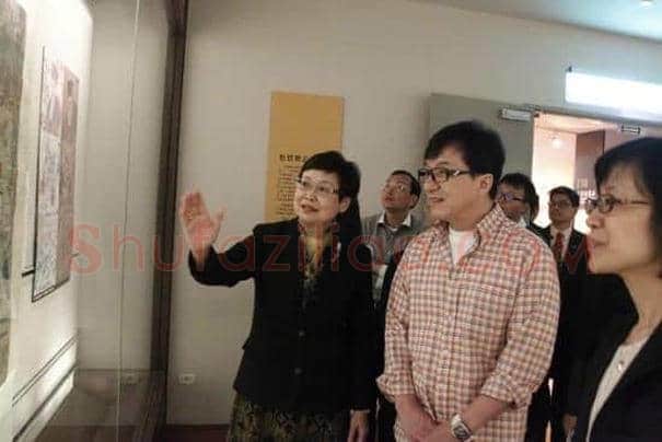 成龙参观台北故宫 自曝爱收藏文房四宝(图)